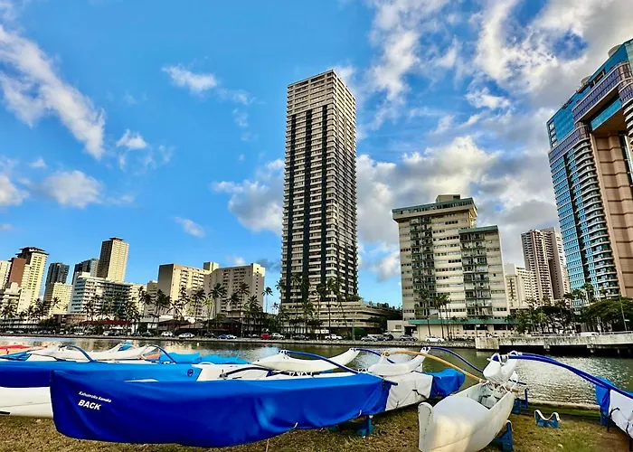Ocean Canal Mountain View Steps From Waikiki Beach 6Person